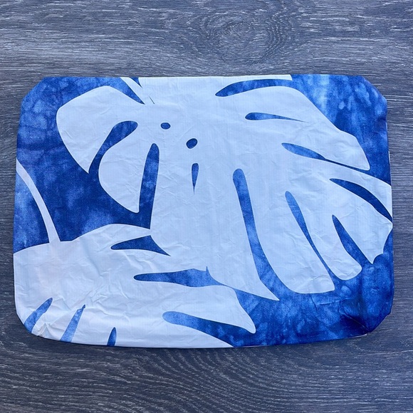 Aloha Collection Small Pouch, Monstera, indigo - Picture 6 of 7